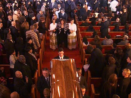 Đám tang Whitney Houston tràn ngập âm nhạc