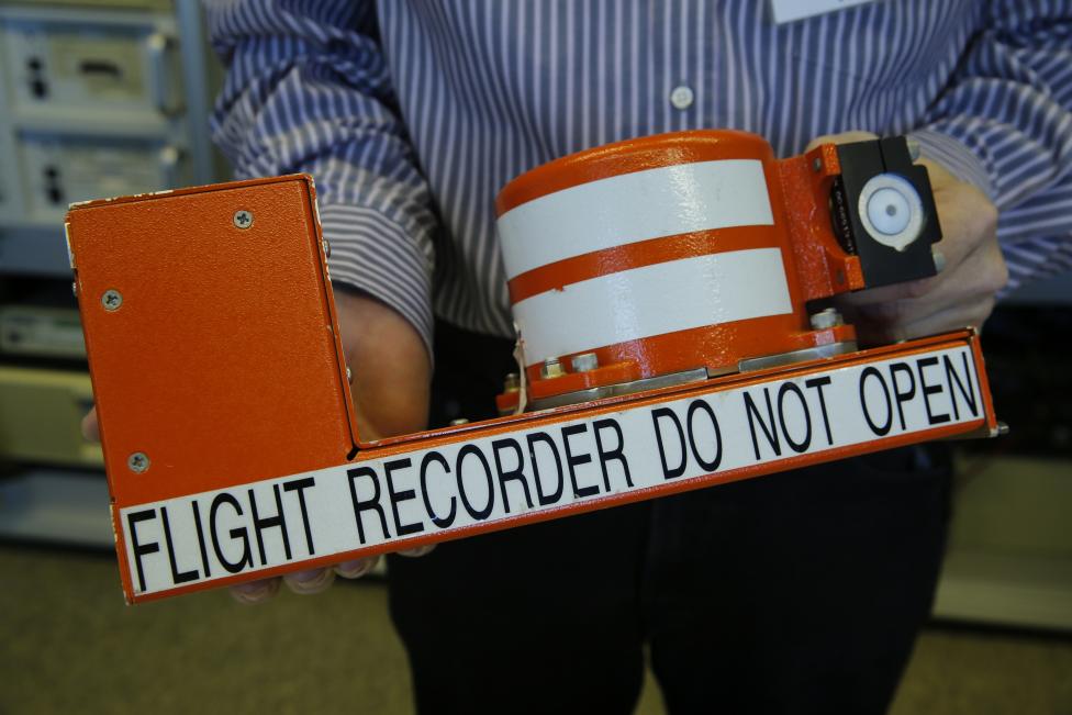 hộp đen, máy bay rơi