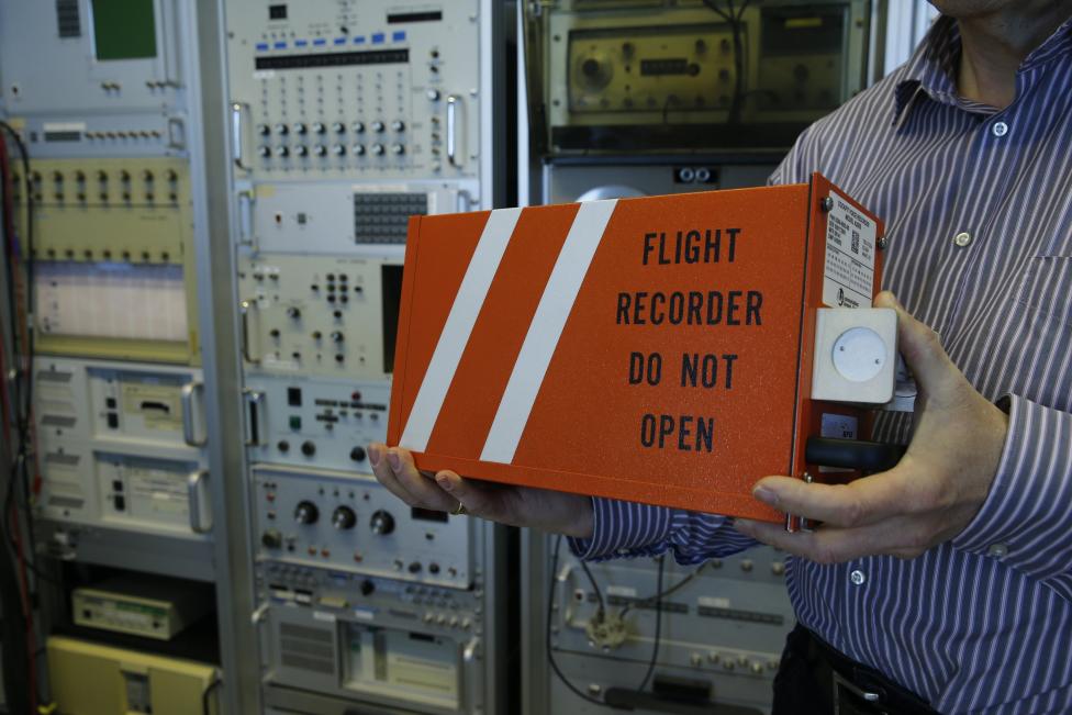 hộp đen, máy bay rơi