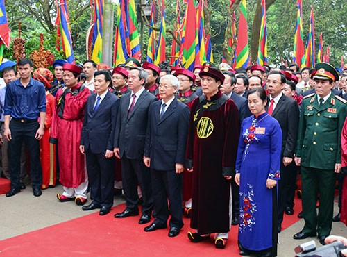 Tổng Bí thư Nguyễn Phú Trọng dâng hương tưởng niệm các Vua Hùng