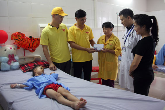 Hỗ trợ phẫu thuật mổ tim bẩm sinh cho cháu Bạch Anh Thư