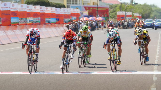 Áo Vàng về tay chủ mới