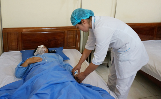 Đại Từ: 3 người thương vong do bị tạt hóa chất và cháy nhà