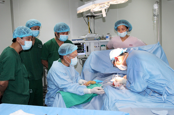 Khám, phẫu thuật miễn phí cho trên 700 người thuộc diện chính sách