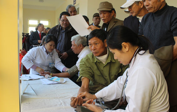 Khám bệnh, cấp thuốc miễn phí cho 350 nạn nhân chất độc da cam 