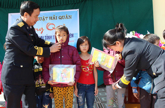 Nghĩa tình Hải quân nhân dân