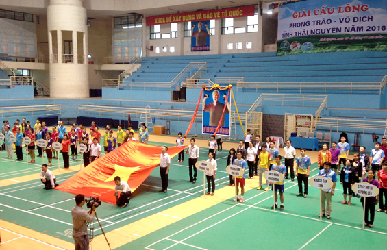 Hơn 250 vận động viên tham dự giải cầu lông tỉnh