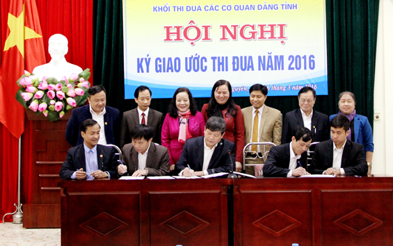 Triển khai nhiệm vụ và ký giao ước thi đua năm 2016