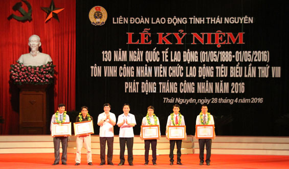 Tôn vinh 130 công nhân, viên chức, lao động tiêu biểu