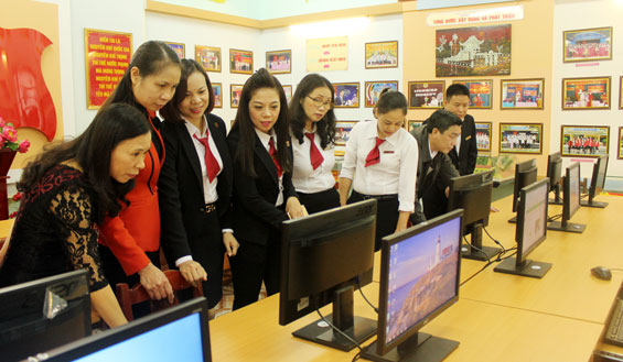 Tặng 2 phòng máy vi tính và hỗ trợ xây trạm y tế tại Đồng Hỷ