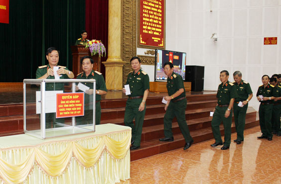 Ủng hộ đồng bào miền Trung 1,2 tỷ đồng 