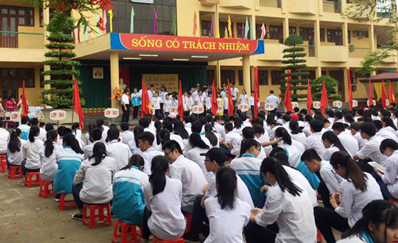 Áp lực mùa thi cử và nỗi lo sức khỏe của con trẻ