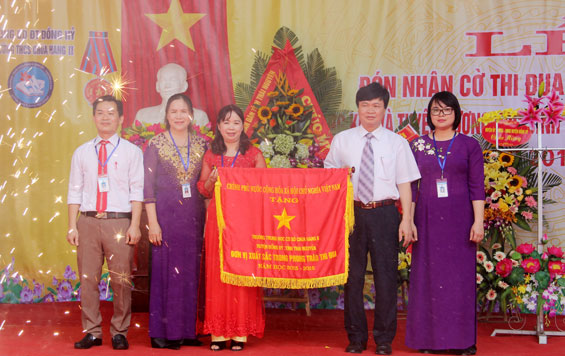 Tổng kết năm học và đón nhận Cờ thi đua của Chính phủ