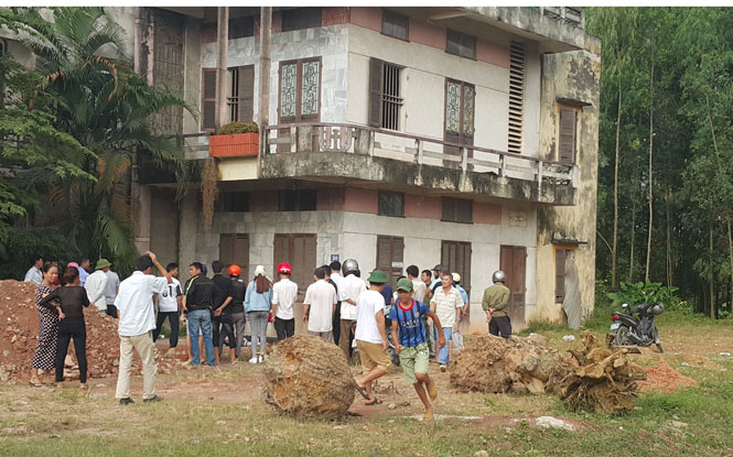 Phát hiện một nam thanh niên chết gục trên xe máy