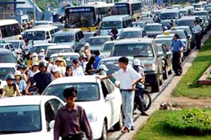 Ô tô, xe máy sắp bị đánh thuế môi trường?