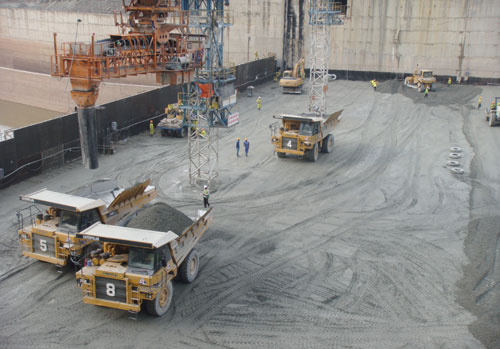 Tinh thần làm việc trên các công trường ngày 1/5