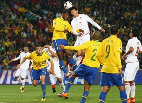Thị uy sức mạnh, Brazil gặp Hà Lan ở Tứ kết