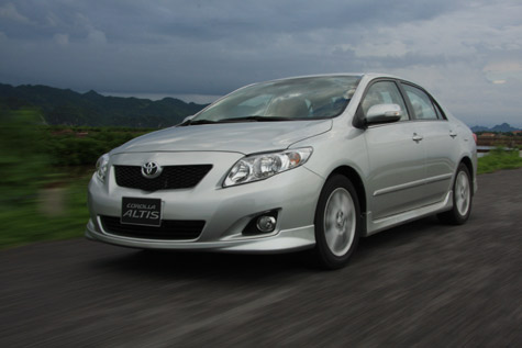 Xe Toyota niêm yết giá cố định bằng VNĐ