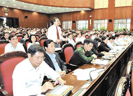 Quốc hội thông qua Nghị quyết về phát triển kinh tế-xã hội 5 năm