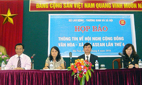 Phát triển nguồn nhân lực và thực hiện công bằng xã hội