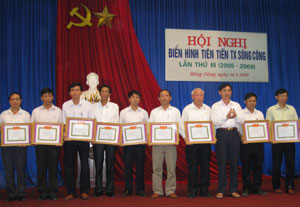 Biểu dương gần 200 tập thể, cá nhân trong phong trào thi đua yêu nước