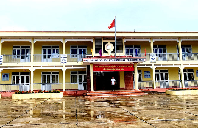 Trường Tiểu học Cam Giá (Phân hiệu 2) vừa được hoàn thành, đưa vào sử dụng. Đây là một trong những công trình được gắn biển chào mừng Đại hội Đảng bộ T.P Thái Nguyên lần thứ XVIII (nhiệm kỳ 2020-2025).