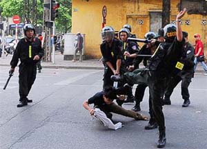 Truy tố 8 cổ động viên quá khích của Đội bóng Xi Măng Hải Phòng