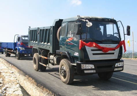 Ra lò lô xe tải hạng nặng đầu tiên “made in Việt Nam”