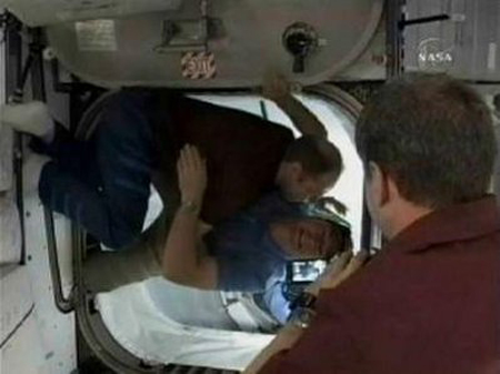 Tàu Discovery tới Trạm Không gian quốc tế