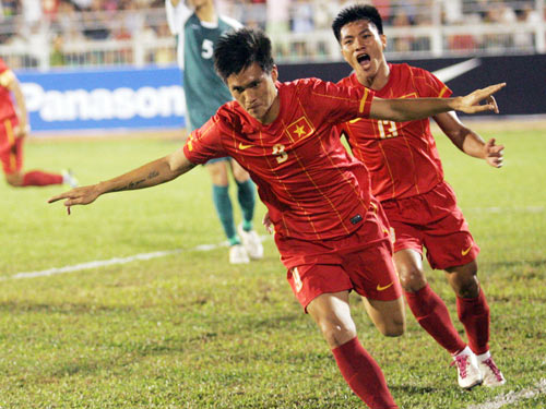 C&ocirc;ng Vinh chơi b&ugrave;ng nổ hơn cả trận lượt đi, khi anh ghi tới 5 b&agrave;n thắng tr&ecirc;n đất Macau