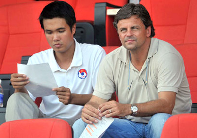 CĐV góp tiền giúp VFF sa thải HLV Falko Goetz