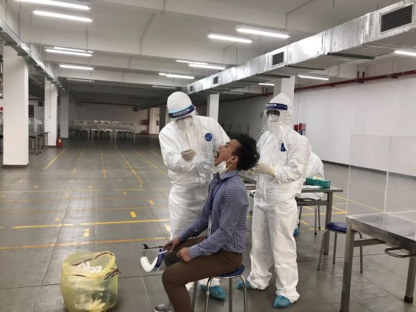 Đề xuất chi 945 tỷ đồng hỗ trợ cho 300.000 người lao động cách ly y tế