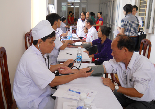 Hơn 1.500 người được khám bệnh và cấp phát thuốc miễn phí