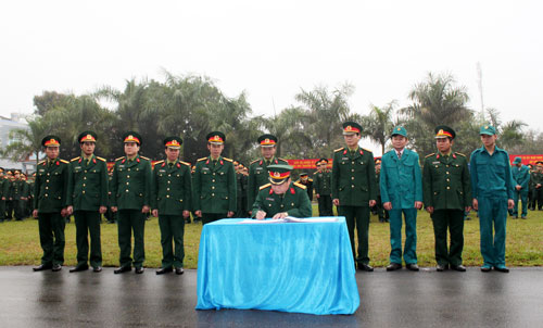 Tập trung xây dựng LLVT tỉnh vững mạnh toàn diện