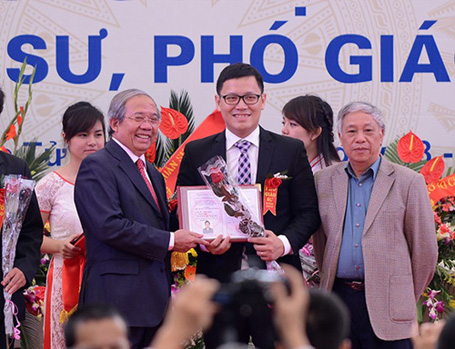Lê Anh Vinh - Phó Giáo sư làm “dậy sóng” cộng đồng trẻ