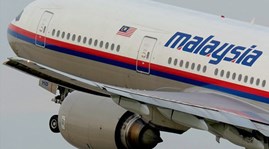 Dân Trung Quốc đổ xô về sân bay Bắc Kinh chờ tin người thân