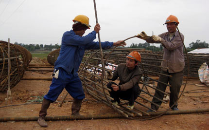 Trên công trường đường cao tốc ngày áp Tết