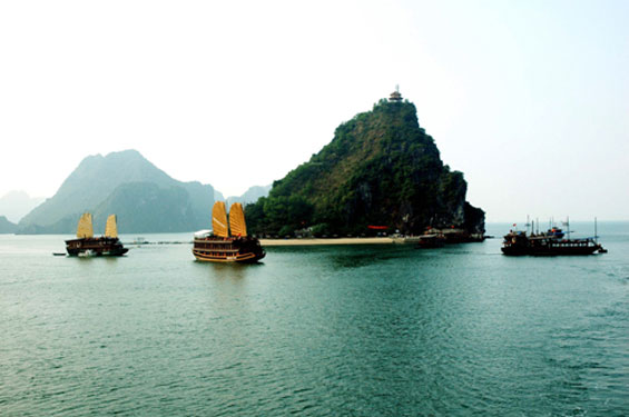 Vịnh Hạ Long lọt top 15 kiến tạo tự nhiên kỳ diệu nhất