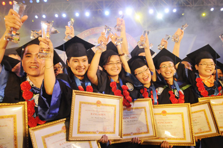 Ban hành chính sách trọng dụng nhân tài