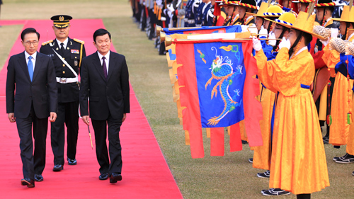 Chủ tịch nước hội đàm với Tổng thống Hàn Quốc