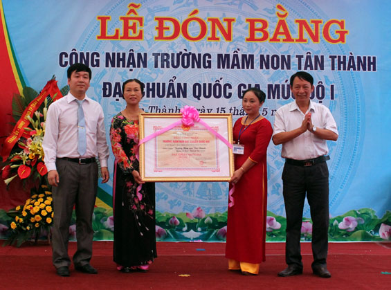 Đón Bằng công nhận Trường đạt chuẩn Quốc gia mức độ I