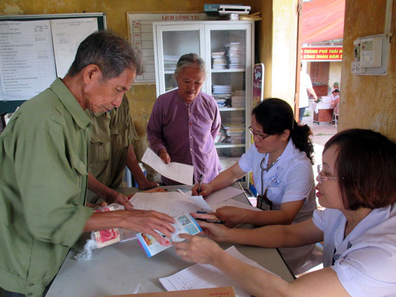 Trên 200 người được khám bệnh và cấp phát thuốc miễn phí