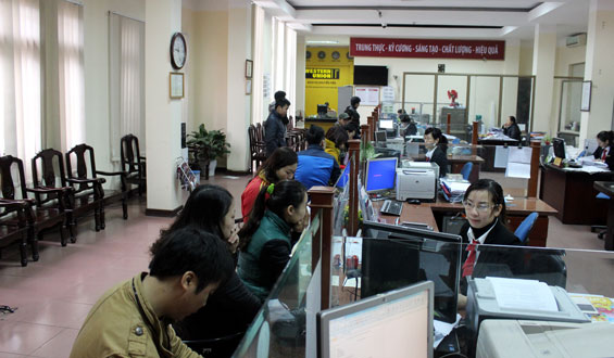 Sôi động các giao dịch tại ngân hàng