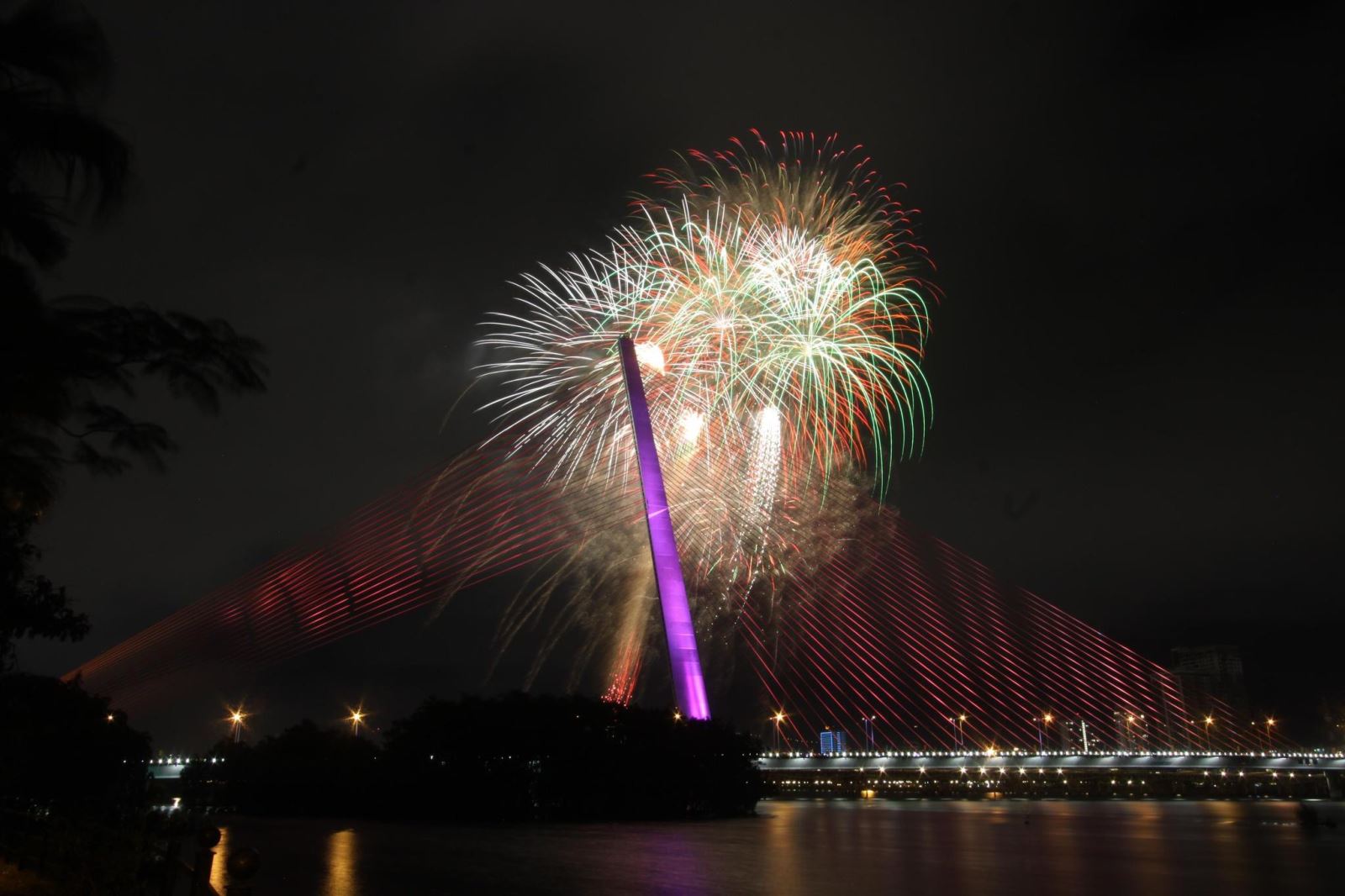 Tết Nguyên đán Nhâm Dần sẽ không bắn pháo hoa, tạm dừng lễ hội