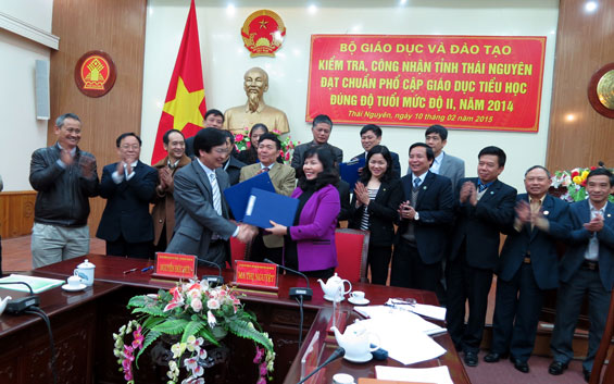 Hoàn thành phổ cập giáo dục tiểu học đúng độ tuổi mức độ 2