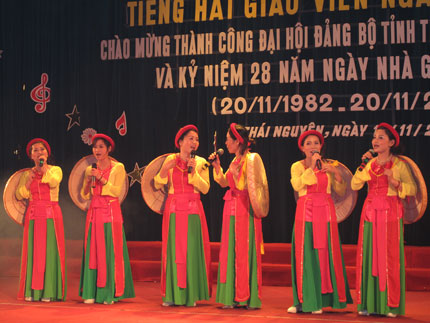 Liên hoan tiếng hát giáo viên