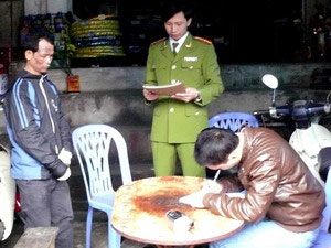 Bắc Kạn: Bắt khẩn cấp một đối tượng dùng xăng đốt vợ