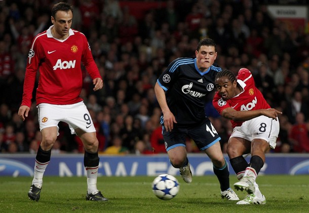 Thắng Schalke, Quỷ Đỏ hiên ngang thách thức Barcelona