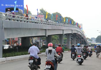 T.P Hồ Chí Minh: Thêm một cầu vượt thông xe, khởi công ba cầu mới