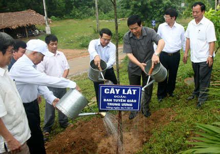 Đoàn cán bộ Ban Tuyên giáo Trung ương về nguồn